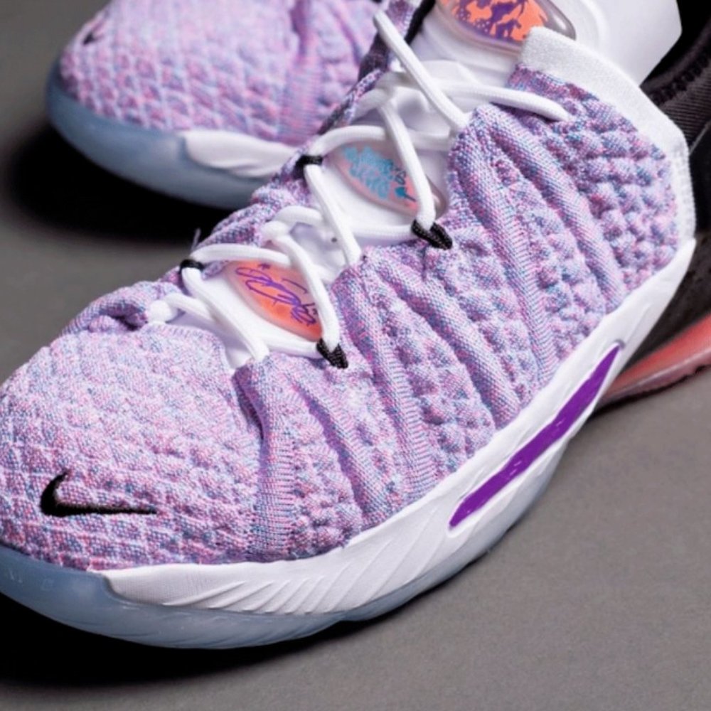 Nike LeBron XVIII 18 GS Basketball Shoes Graffiti Chlorine CW2760-900 Si… - Picture 11 of 12